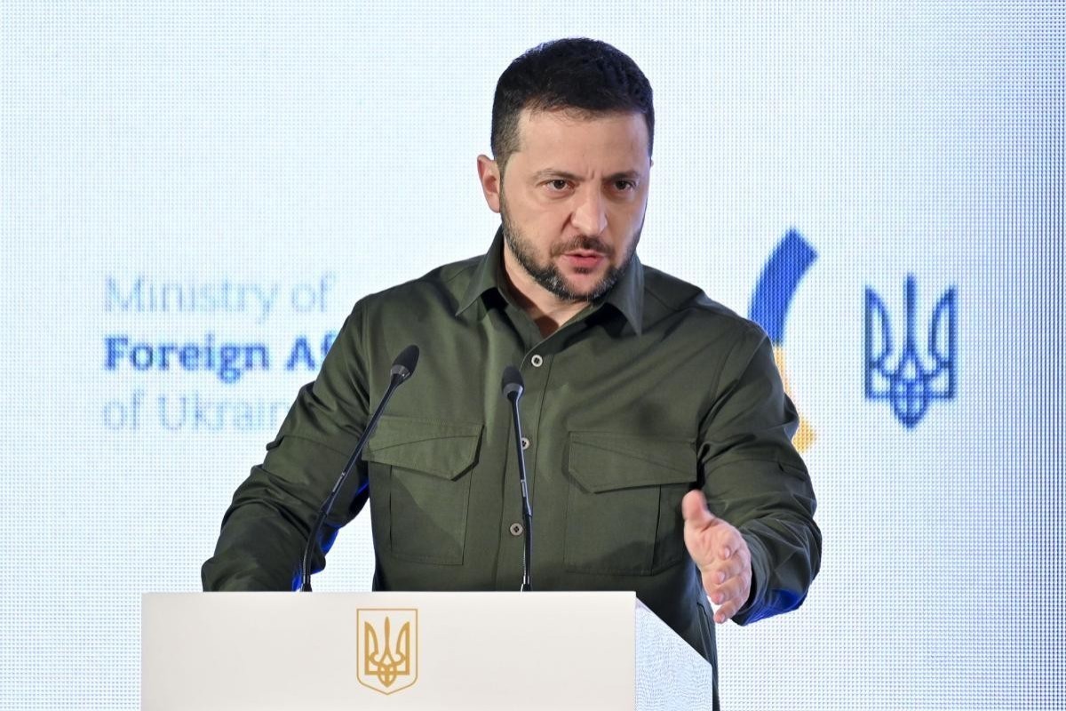 Зеленский назвал место и сроки трёхсторонней встречи Украины, США и России