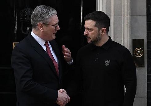 Зеленский: Со Стармером обсудили ожидания от предстоящей встречи президентов РФ и США