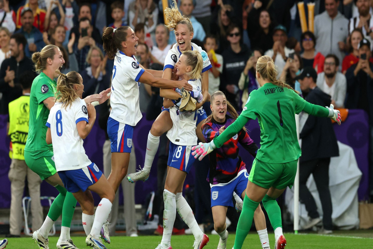 Женская сборная Англии во второй раз подряд выиграла чемпионат Европы по футболу