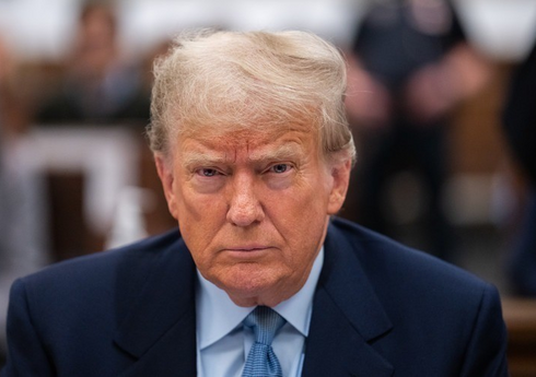 Журналистам Associated Press запретили сопровождать Трампа во Флориде