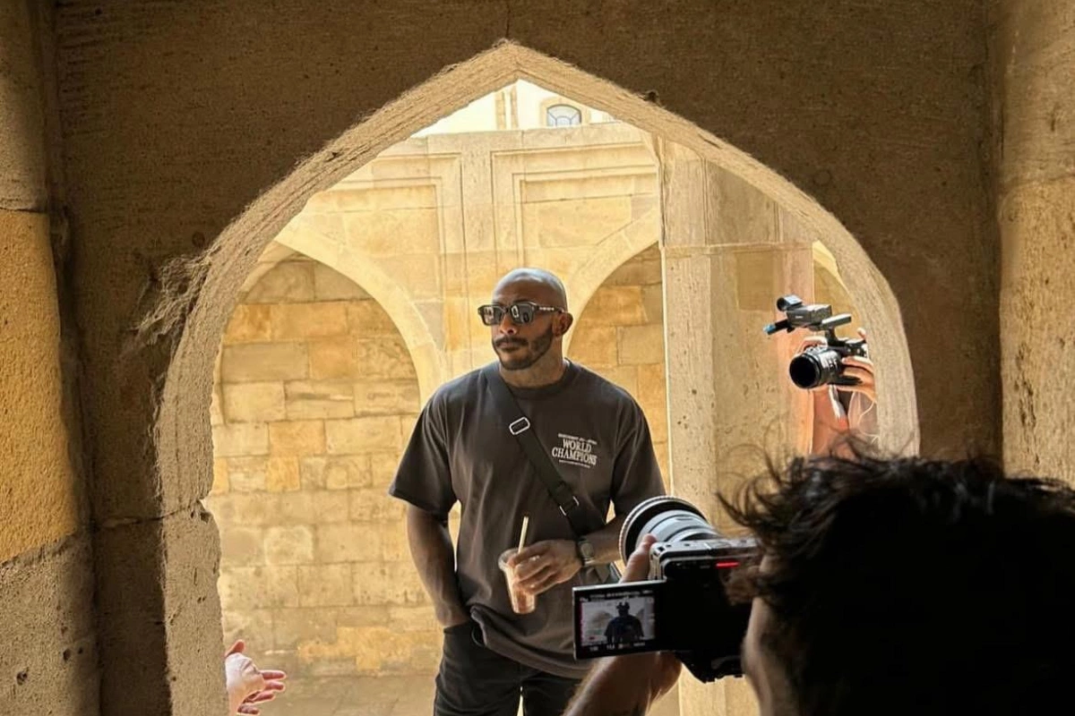 Звезда UFC Халил Раунтри прогулялся по Ичеришехер